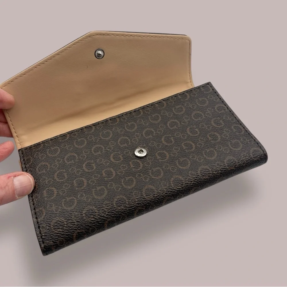 Guess Brown Logo Trifold Slim Wallet Silver